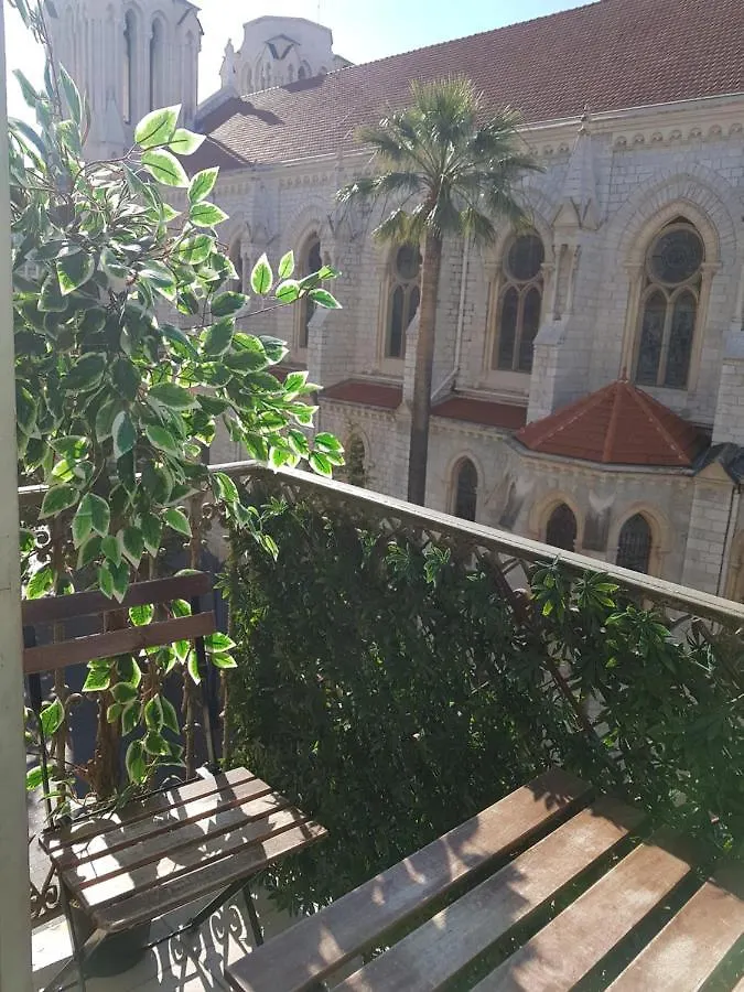 Chambres Supérieures privées, plein centre-ville de Nice - HUBERT 0*,