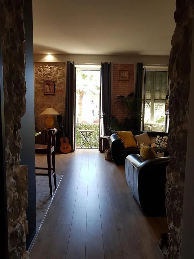 Chambres Supérieures privées, plein centre-ville de Nice - HUBERT Francia