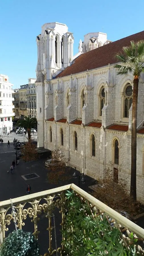 Chambres Supérieures privées, plein centre-ville de Nice - HUBERT Francia