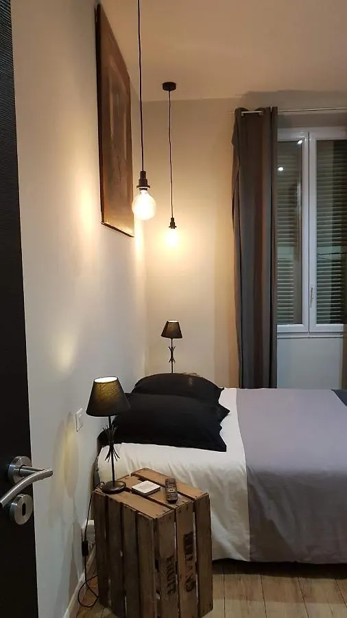 Chambres Supérieures privées, plein centre-ville de Nice - HUBERT 0*,  Francia