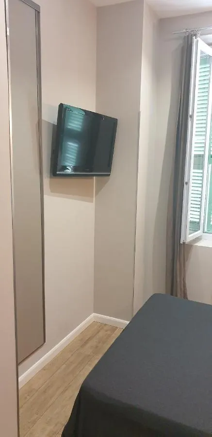 Δωμάτια σε οικογενειακή κατοικία Chambres Superieures Privees, Plein Centre-Ville De Nice - Hubert